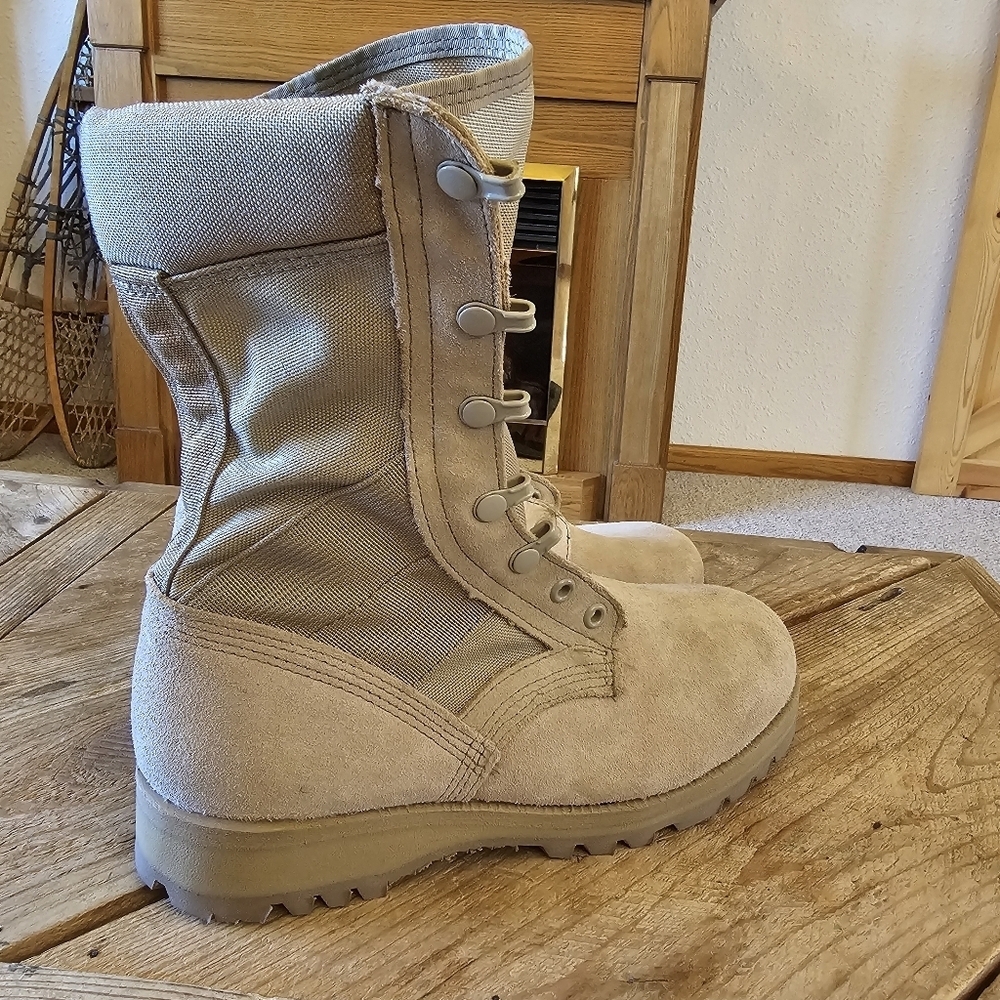 Wellco made in USA military hot weather boots. Women's size 9
